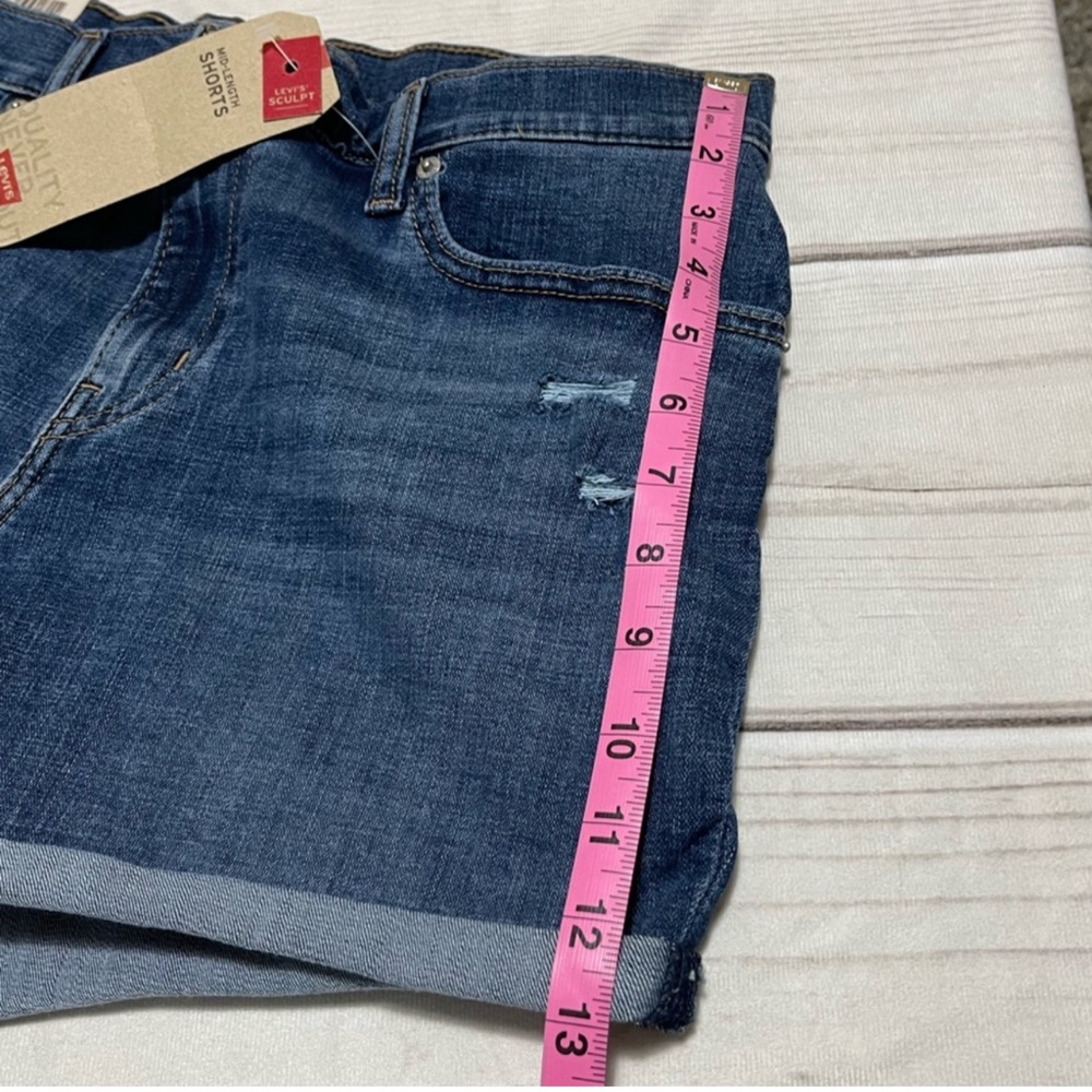 Levis Women's Mid Length Shorts size 31 - Picture 10 of 10